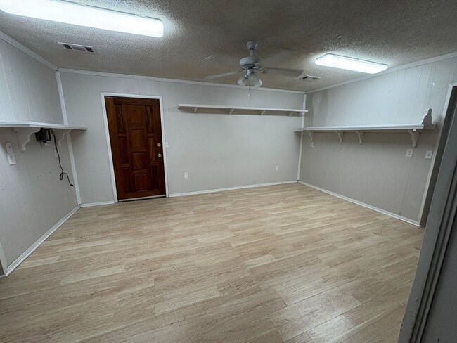 Building Photo - MOVE IN READY