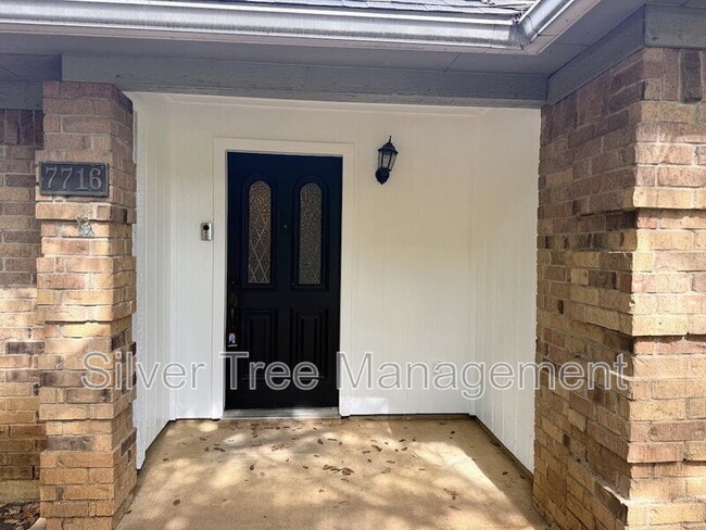 Building Photo - 7716 Pampas Dr