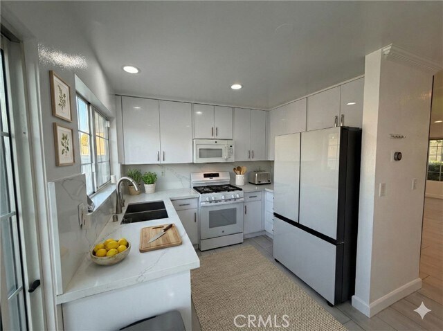 Foto del edificio - 19142 Haynes St