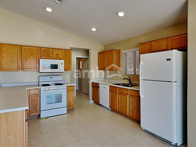 Foto del edificio - 12724 W Flores Dr