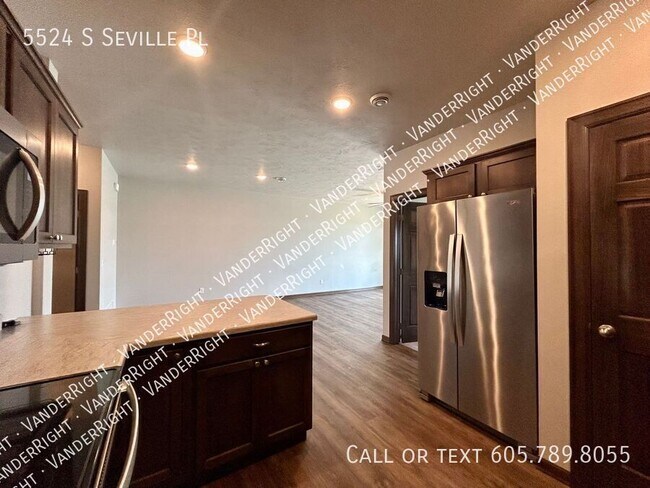Building Photo - 5524 Seville Pl