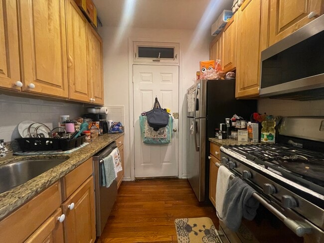 Foto del edificio - 677.5 W Wrightwood Ave