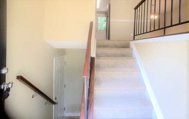 Building Photo - 2875 Woodburn Ct