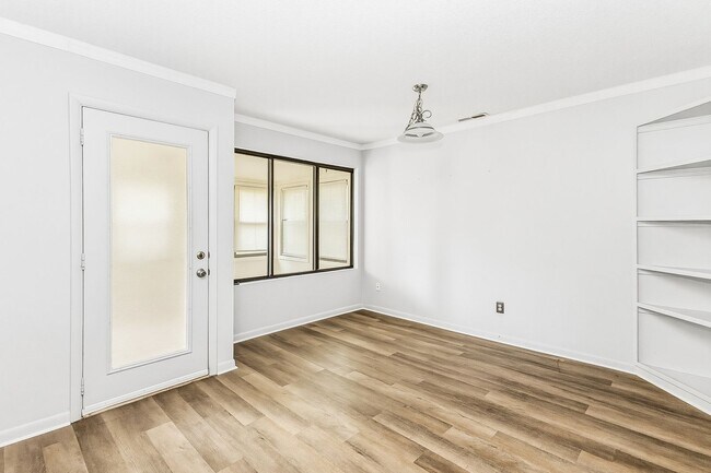 Foto del edificio - Open Concept Condo! 2 Bedrooms & 2.5 Baths!