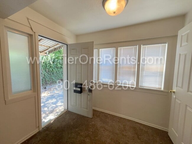 Foto del edificio - This property offers a NO DEPOSIT option a...