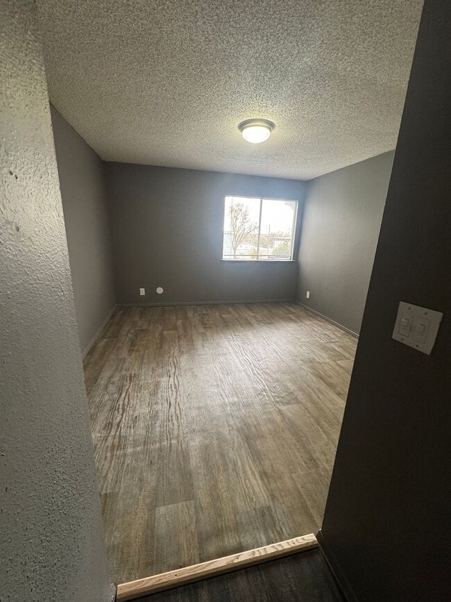 Building Photo - 2405 E 55th Pl