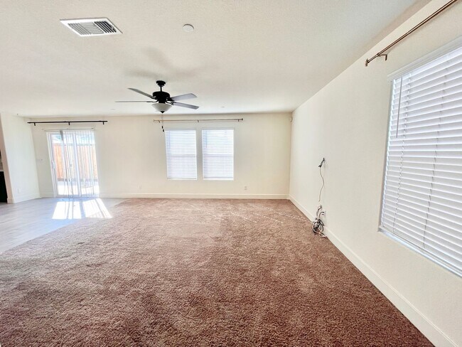 Building Photo - Spacious, Modern 4-Bedroom 2.5 Bath Home p...