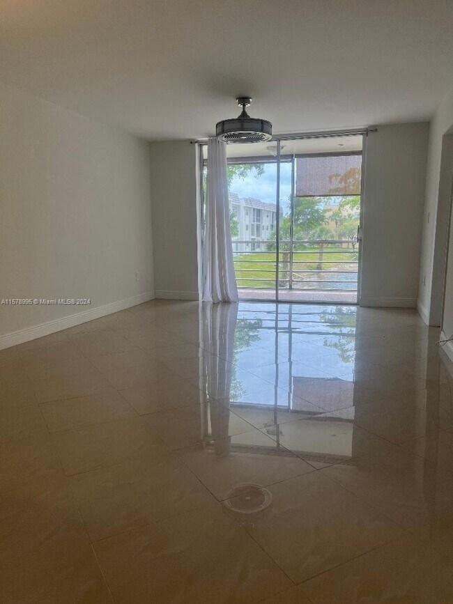 8450 Sunrise Lakes Blvd Unit 202, Sunrise, FL 33322 Condo for Rent in