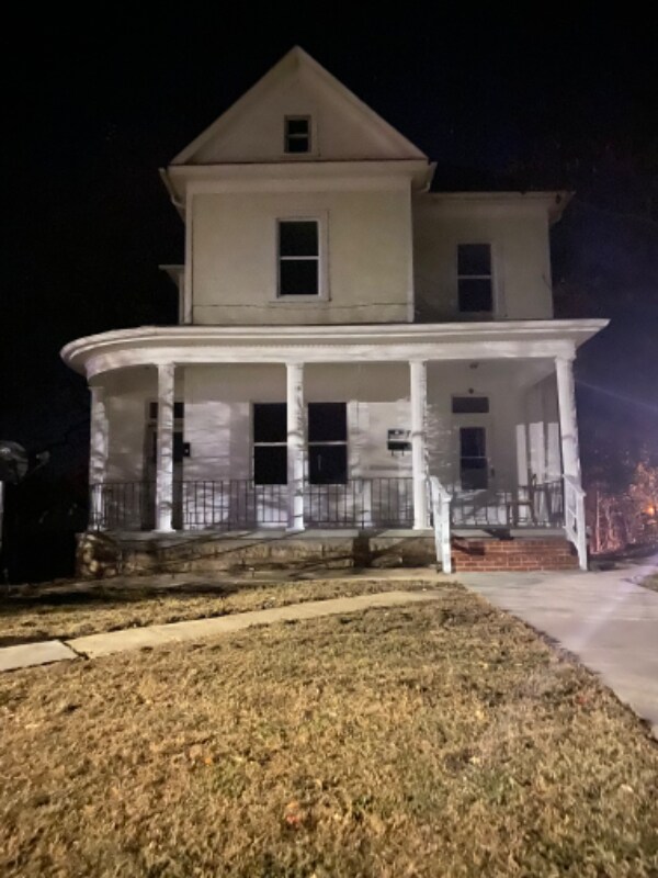 Primary Photo - 1440 N Main St