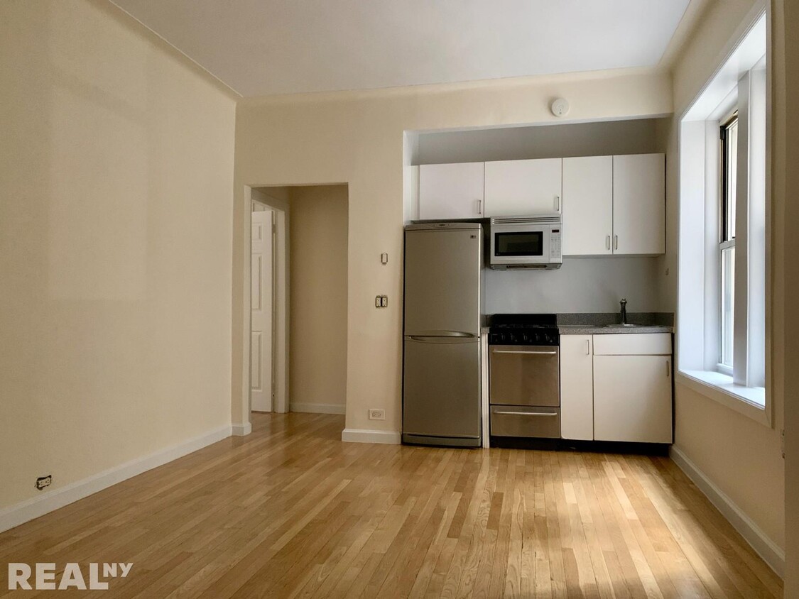 Primary Photo - 117 W 13th St