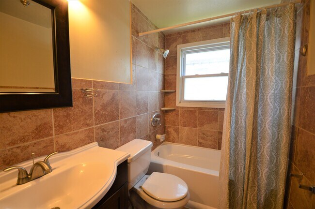Building Photo - 34 Olcott St