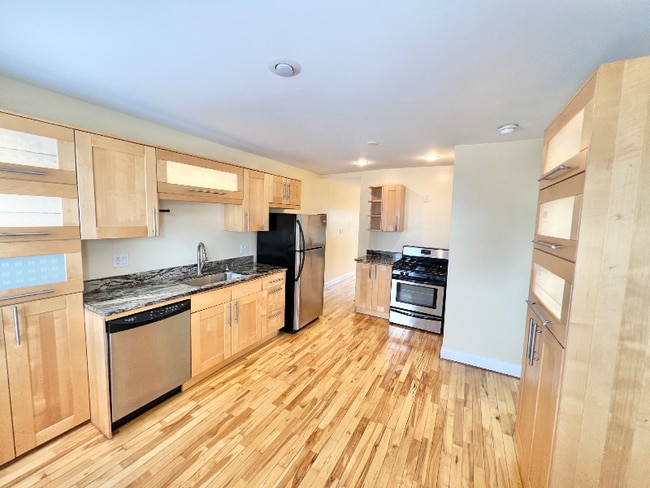 Photo - 13 Messenger St (Providence, RI) Apartment