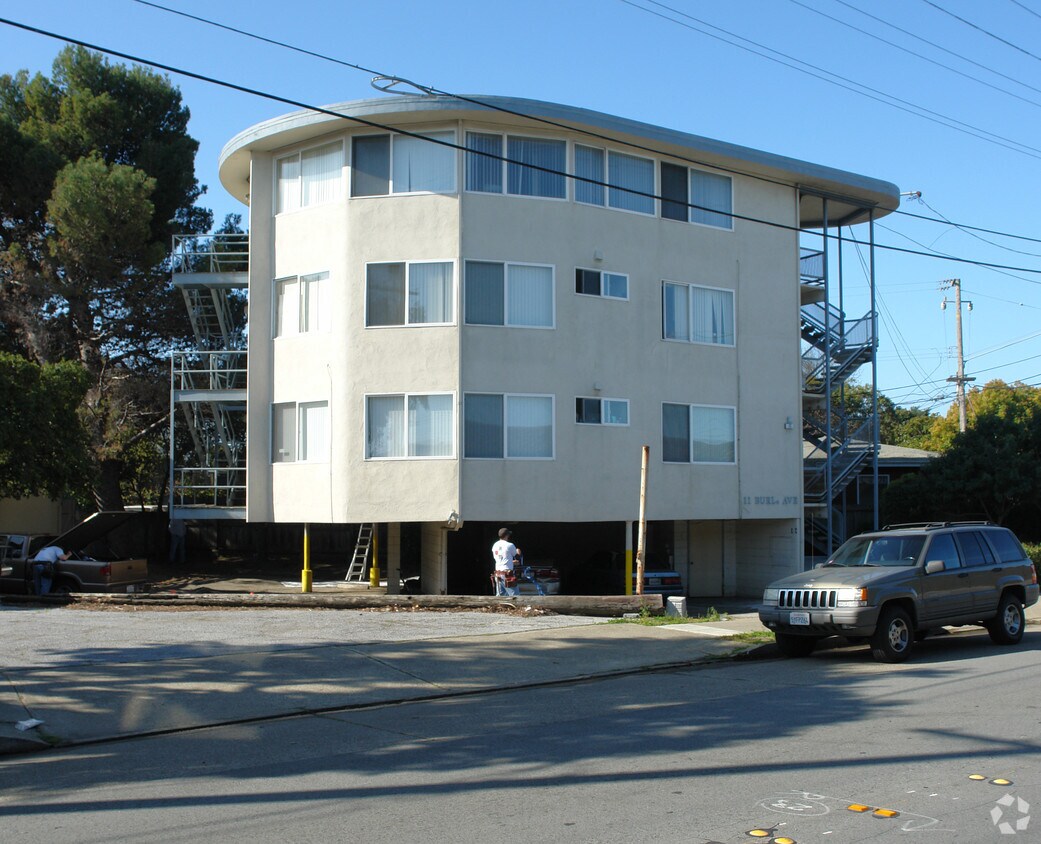 Primary Photo - 11 Burlingame Ave