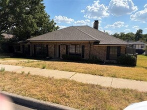 Building Photo - 3912 Bandera Dr