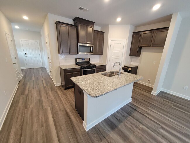 Foto del edificio - 3 Bed, 2 Bath Townhome Available in Berea
