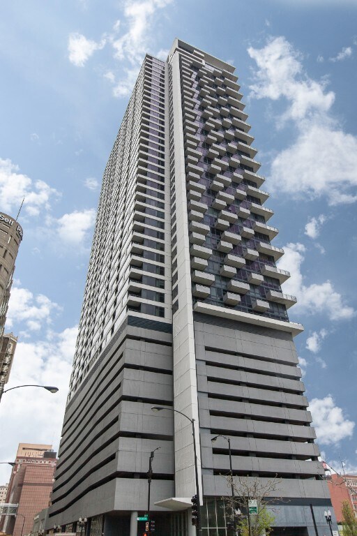 Foto principal - 235 W Van Buren St