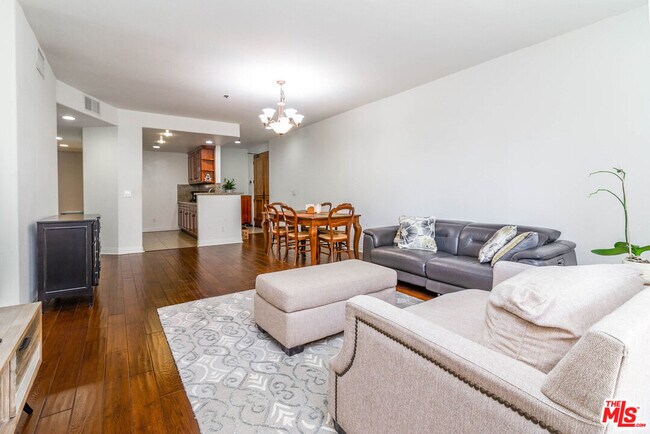 Foto del edificio - 5132 W Maplewood Ave
