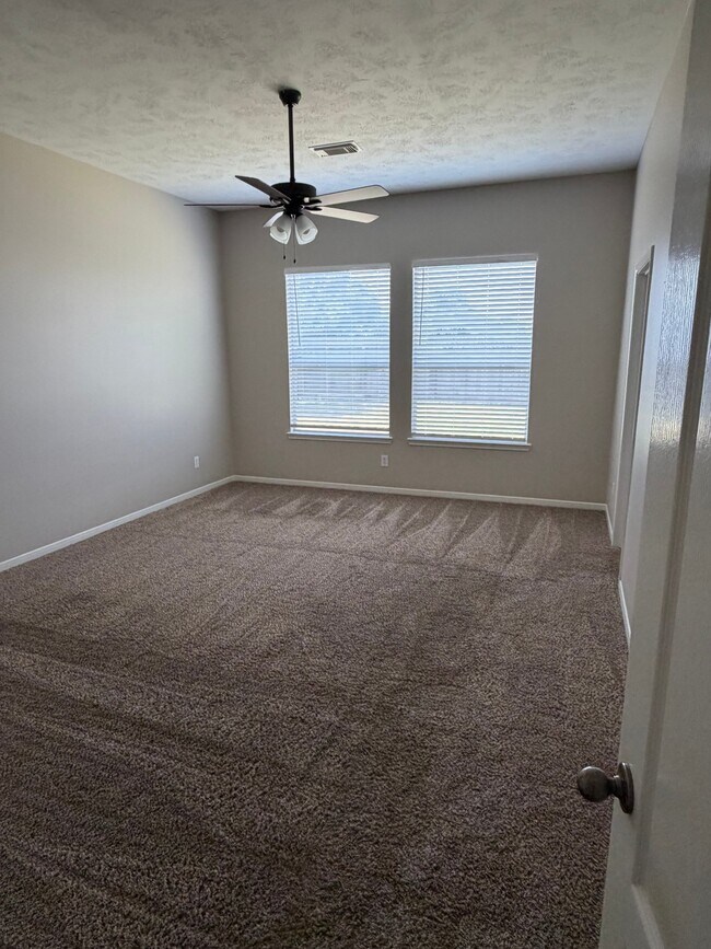Foto del edificio - 12726 Benton Park Ln