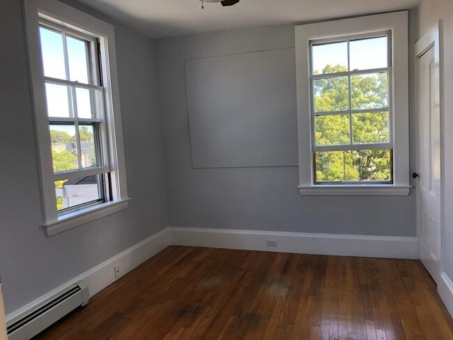 Building Photo - 126 Pleasant St