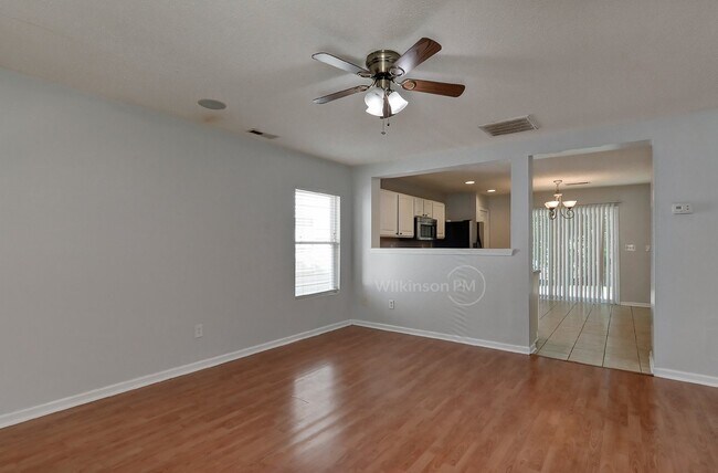 Building Photo - Beautiful 3Bedroom 2.5Bathroom Two-story H...