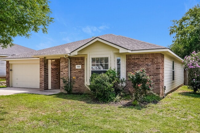 Building Photo - 908 Chase Ln