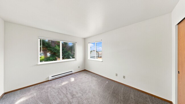 Foto del edificio - 2 Bed 1 Bath - Pet Friendly - Central Location - Near Shopping - NAS Whidbey