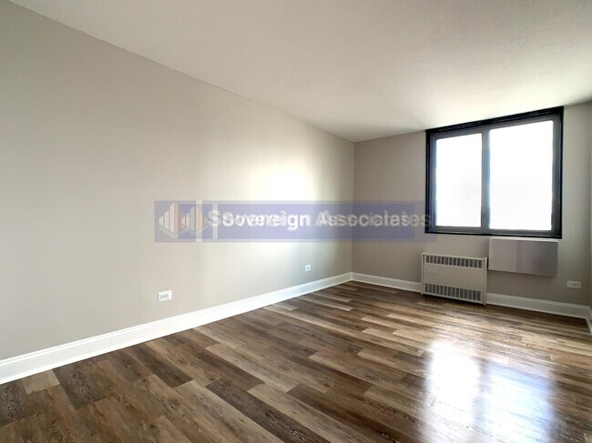 Foto del edificio - 3333 Broadway
