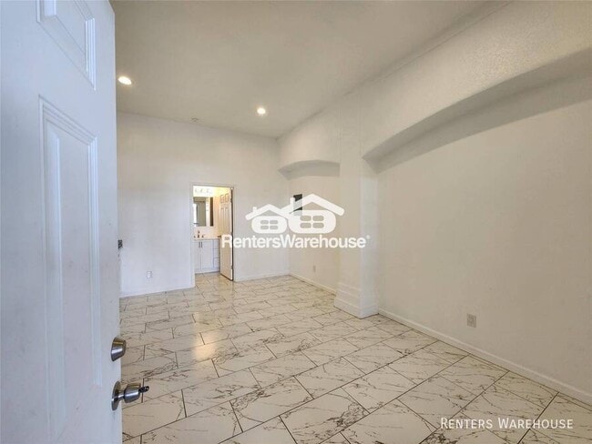 Foto del edificio - 5027 Creekmont Dr