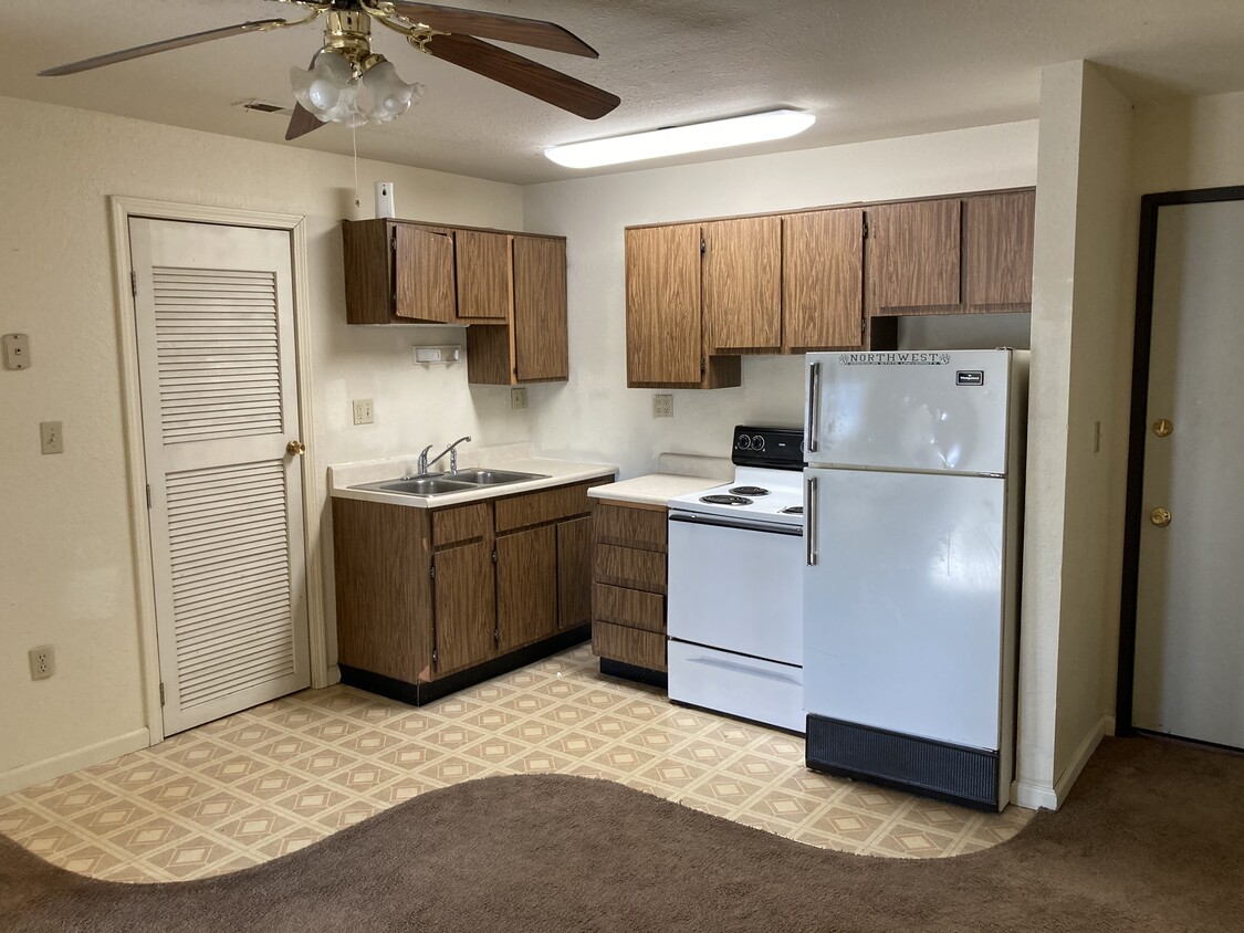 Primary Photo - 114 W 3rd St