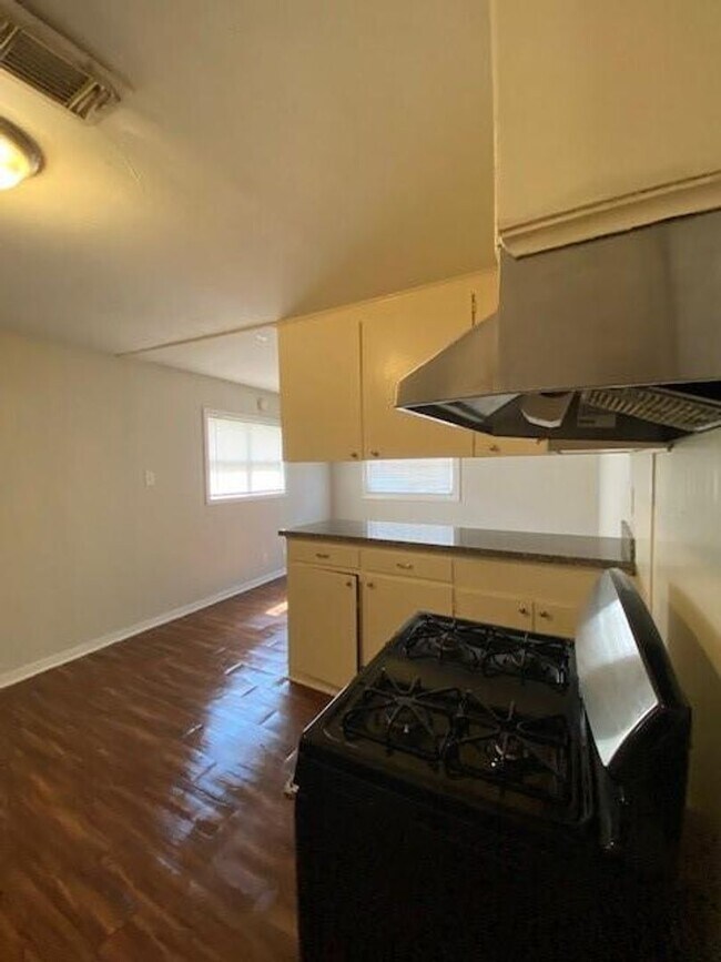Foto del edificio - NICE 3 BEDROOM 1 HOME LEASE HOME