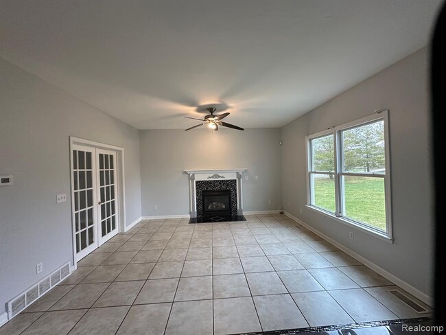 Building Photo - 9145 Meadowland Dr