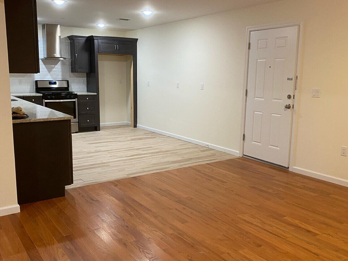 Foto principal - 1086 Elizabeth Ave
