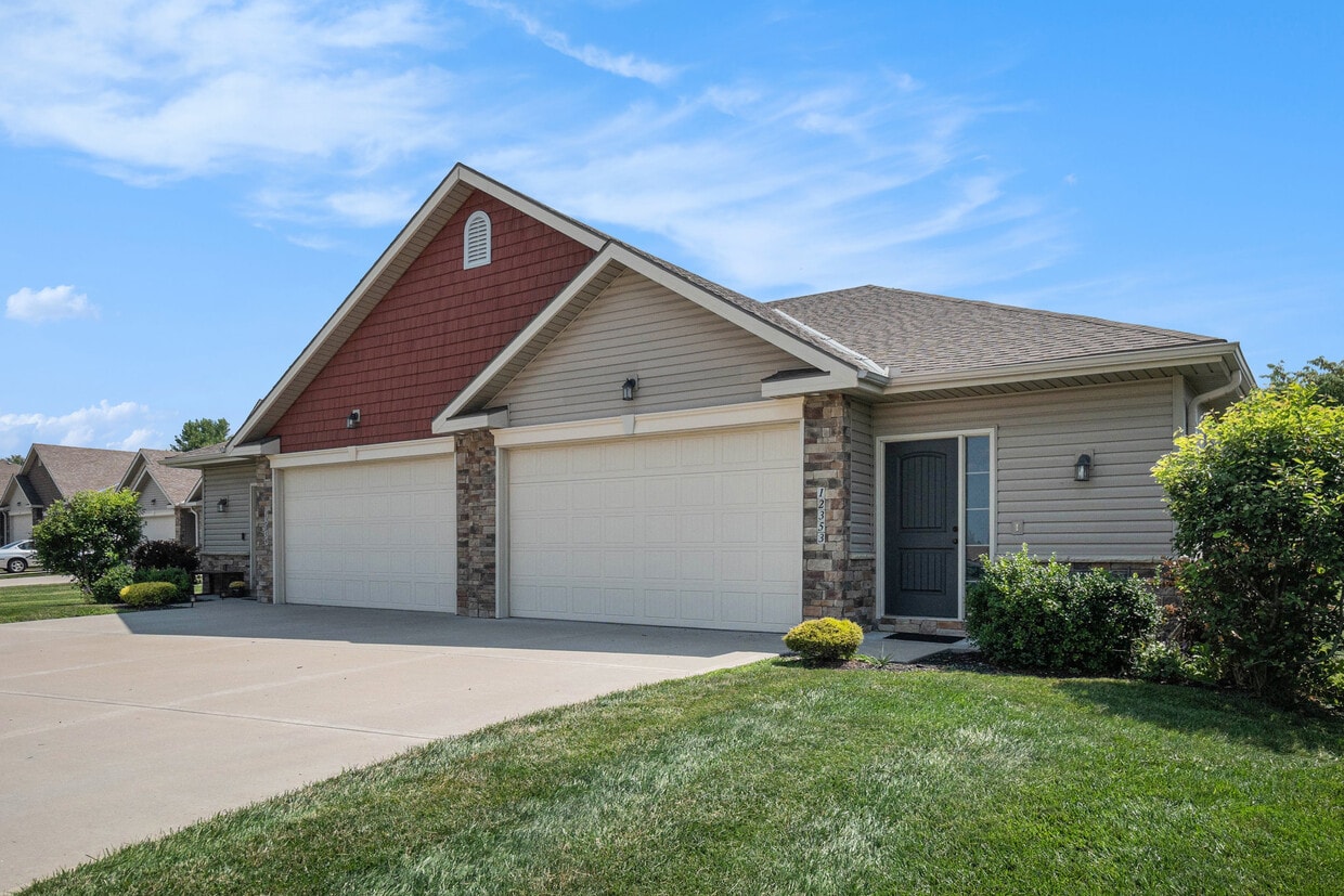 Primary Photo - 12353 Fox Creek Dr