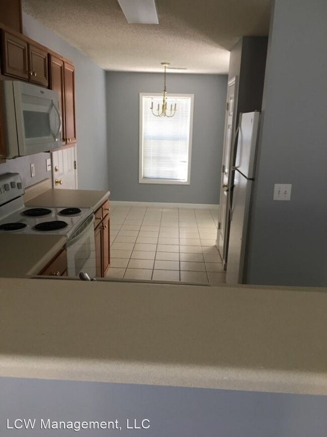 Building Photo - 5845 Regent Village Dr