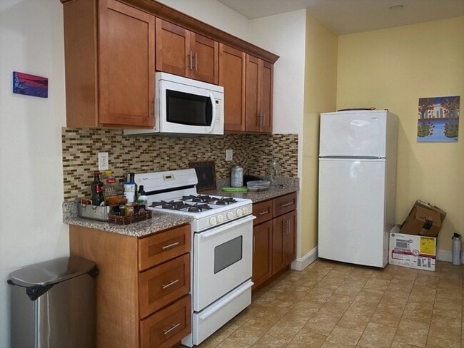 Building Photo - 4 Fuller St