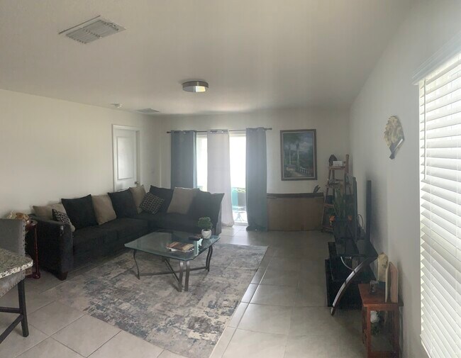 Building Photo - 450 Sunlit Coral St