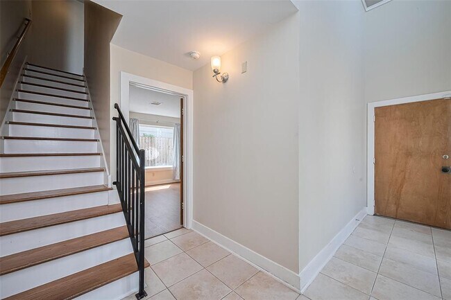 Foto del edificio - 5235 Larkin St