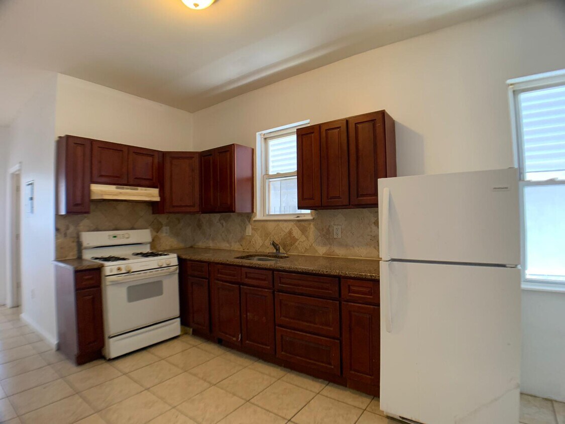 Foto principal - 368 Avon Ave