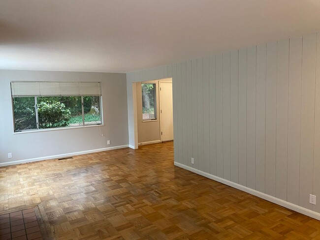 Building Photo - Move in Today,  No rent January 2024!!!! N...