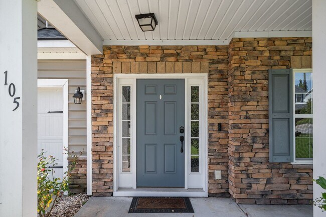 Foto del edificio - Relax by the Water – 4BR Home with Pond Views in Creekside