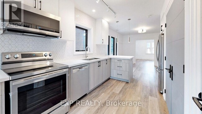 Photo du bâtiment - 218 Howard Park Ave