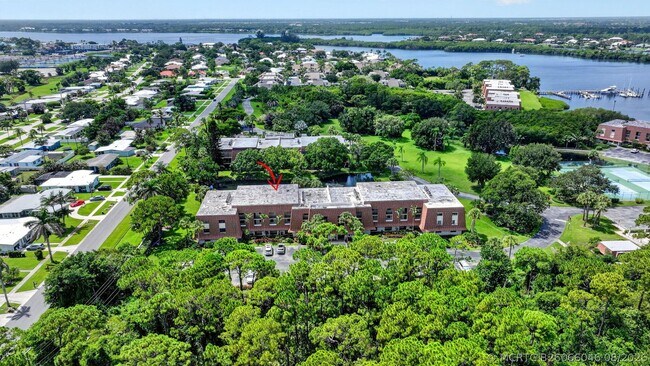 Foto del edificio - 3100 SE Pruitt Rd