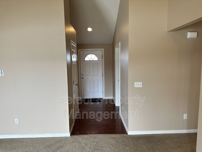 Building Photo - 8531 Forsythia Ct