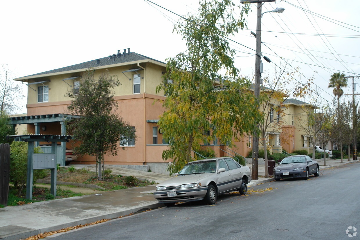 Foto del edificio - 1122 Kains Ave