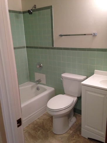 bathroom/new - 110 10th St S