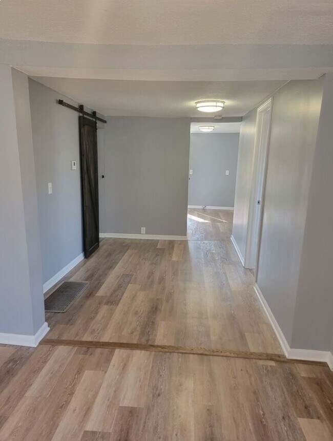 Foto del edificio - 2 bedroom with amazing yard!