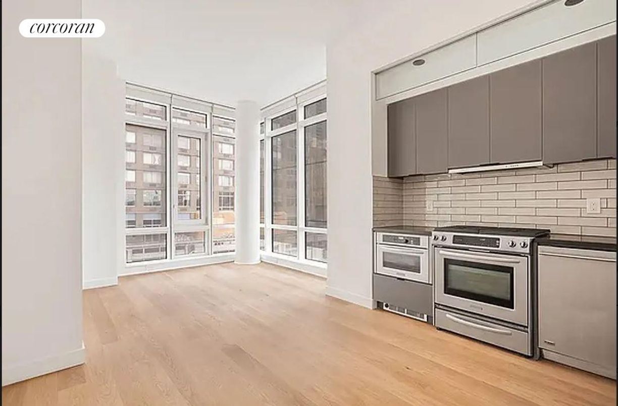 Primary Photo - 306 W 48th St