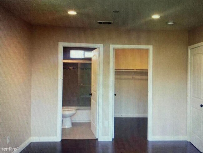 Foto del edificio - 4 br, 3 bath House - 6733 Milton Ave