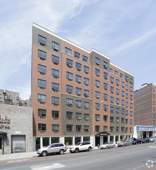 Building Photo - Bedford Park Apartments