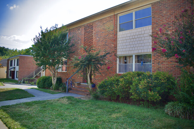 Building Photo - 516 S Mendenhall St